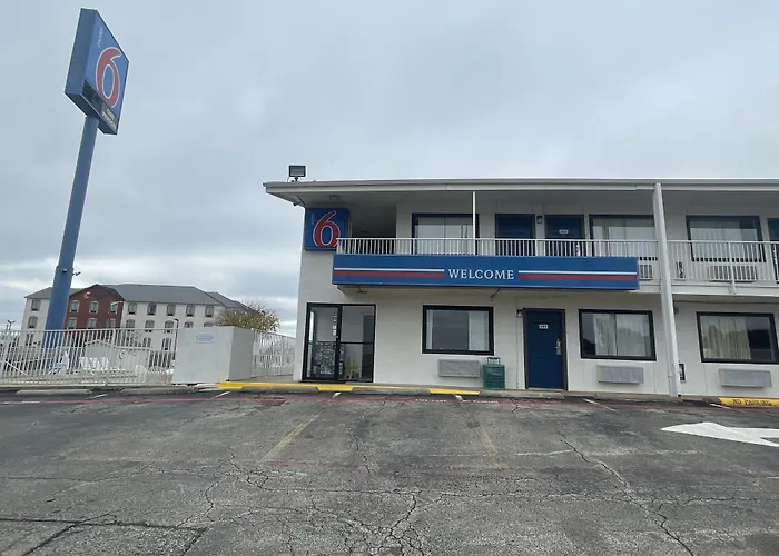 Motel: Motel 6 Denton, Tx - Unt