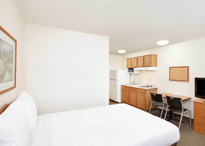 Cheap hotel: Woodspring Suites Denton
