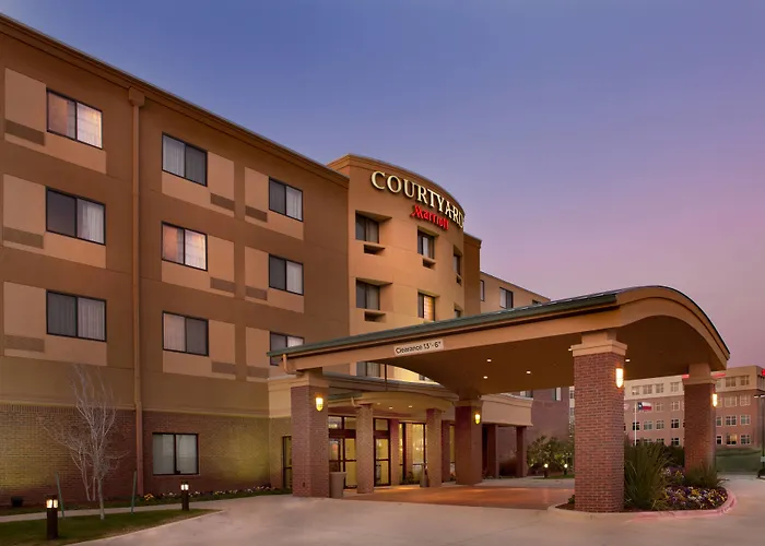 Pet Friendly hotel: Courtyard By Marriott Denton